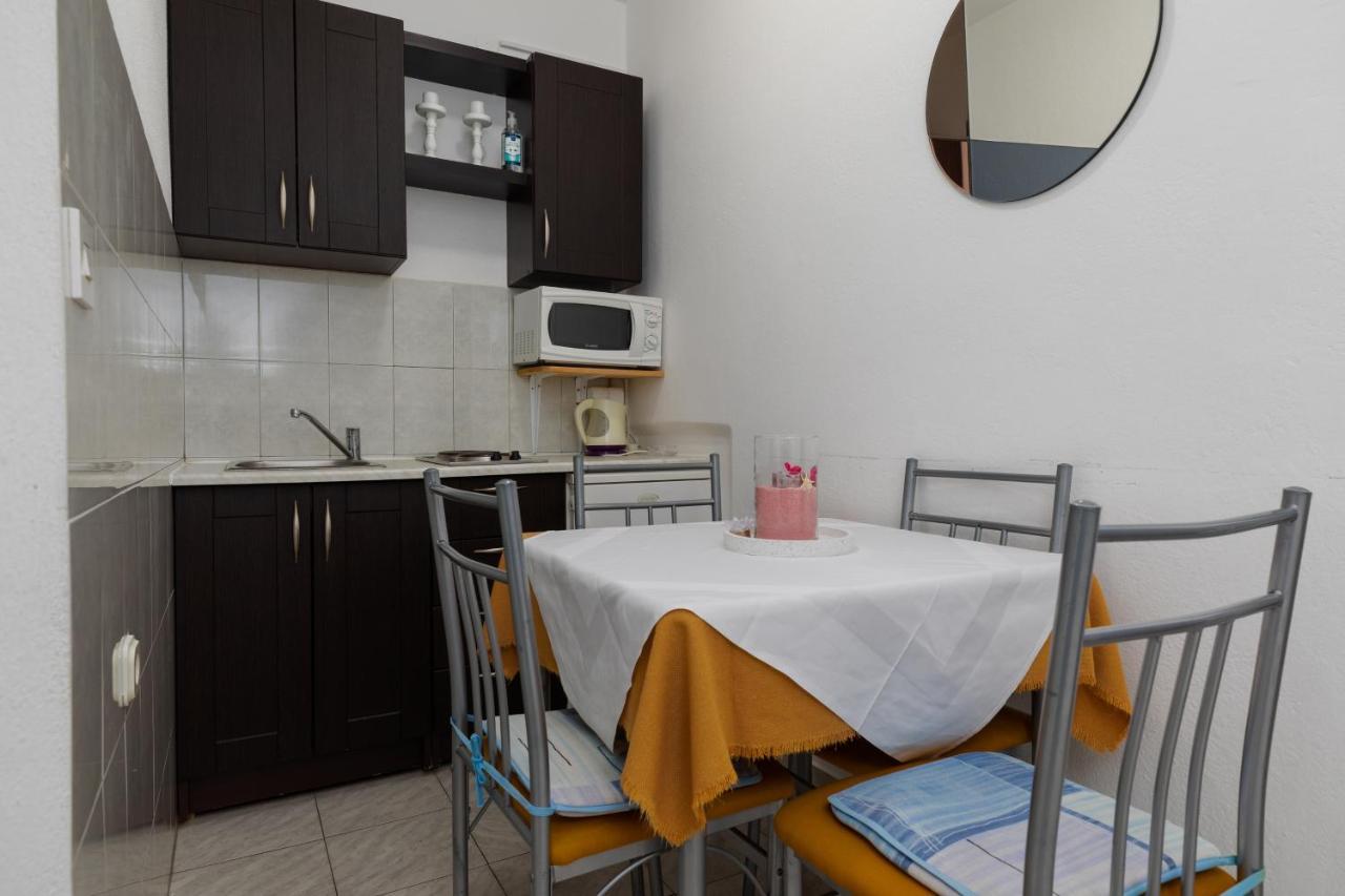 Apartments And Rooms By The Sea Lokva Rogoznica, Omis - 2973 מראה חיצוני תמונה