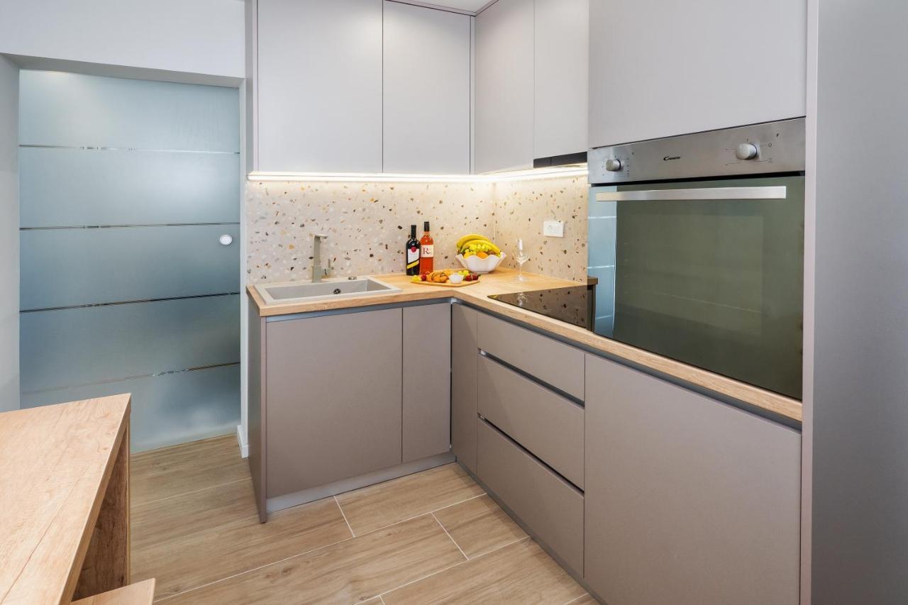 Apartments And Rooms By The Sea Lokva Rogoznica, Omis - 2973 מראה חיצוני תמונה
